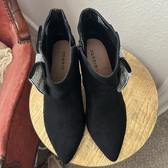 Torrid black/silver rhinestone bow, stiletto ankle bootie size 10WW (wide), NWOT - Picture 11 of 12